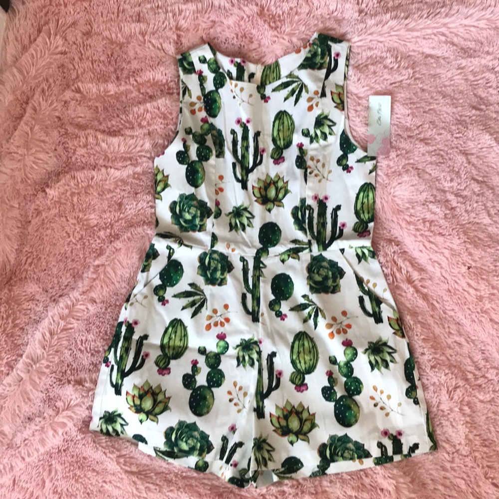 Unique Vintage Cactus Print Romper NWT L w Pockets